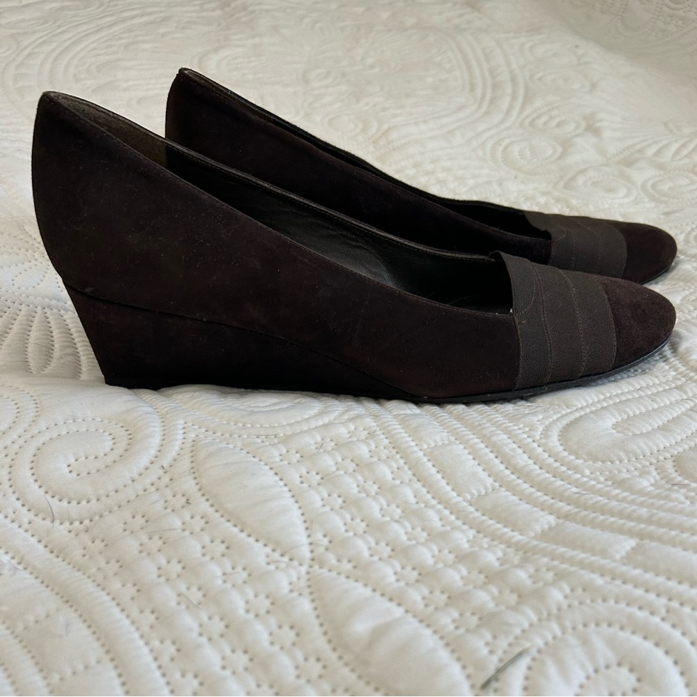 Stuart Whitman brown suede wedges- narrow width
